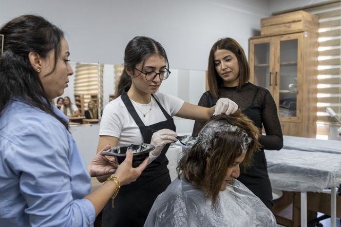 MERCEKTE SA RENKLENDRME KURSUNA YOUN LG