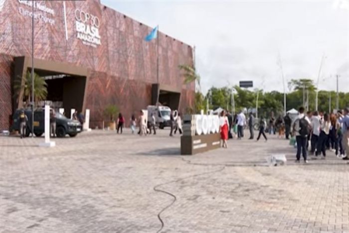 BM iklim zirvesinde fosil yakt tartmas patlak verdi