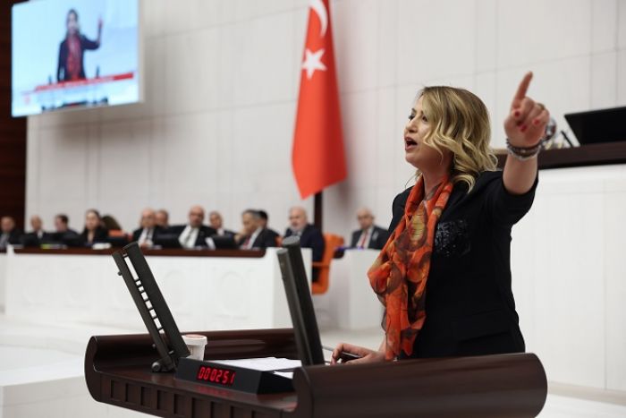 KARA: DARPHANE PARA BASIYOR CUMHURBA�KANLI�I HARCIYOR