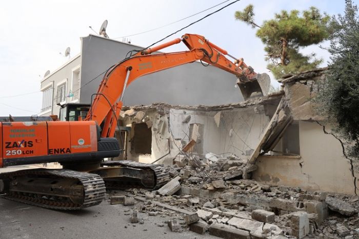 TOROSLAR�DA TEHL�KE OLU�TURAN METRUK B�NALAR YIKILIYOR